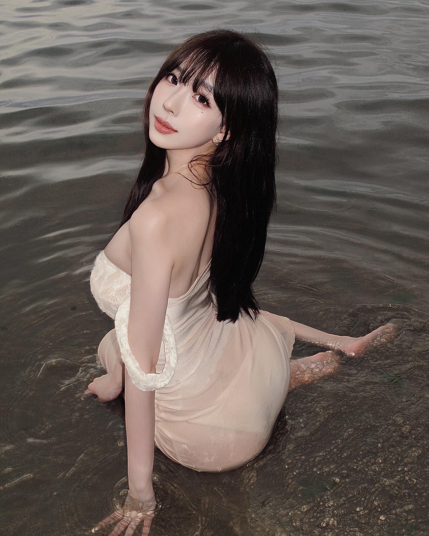 台南叫小姐 李昌昀紅比基尼翹臀美腿