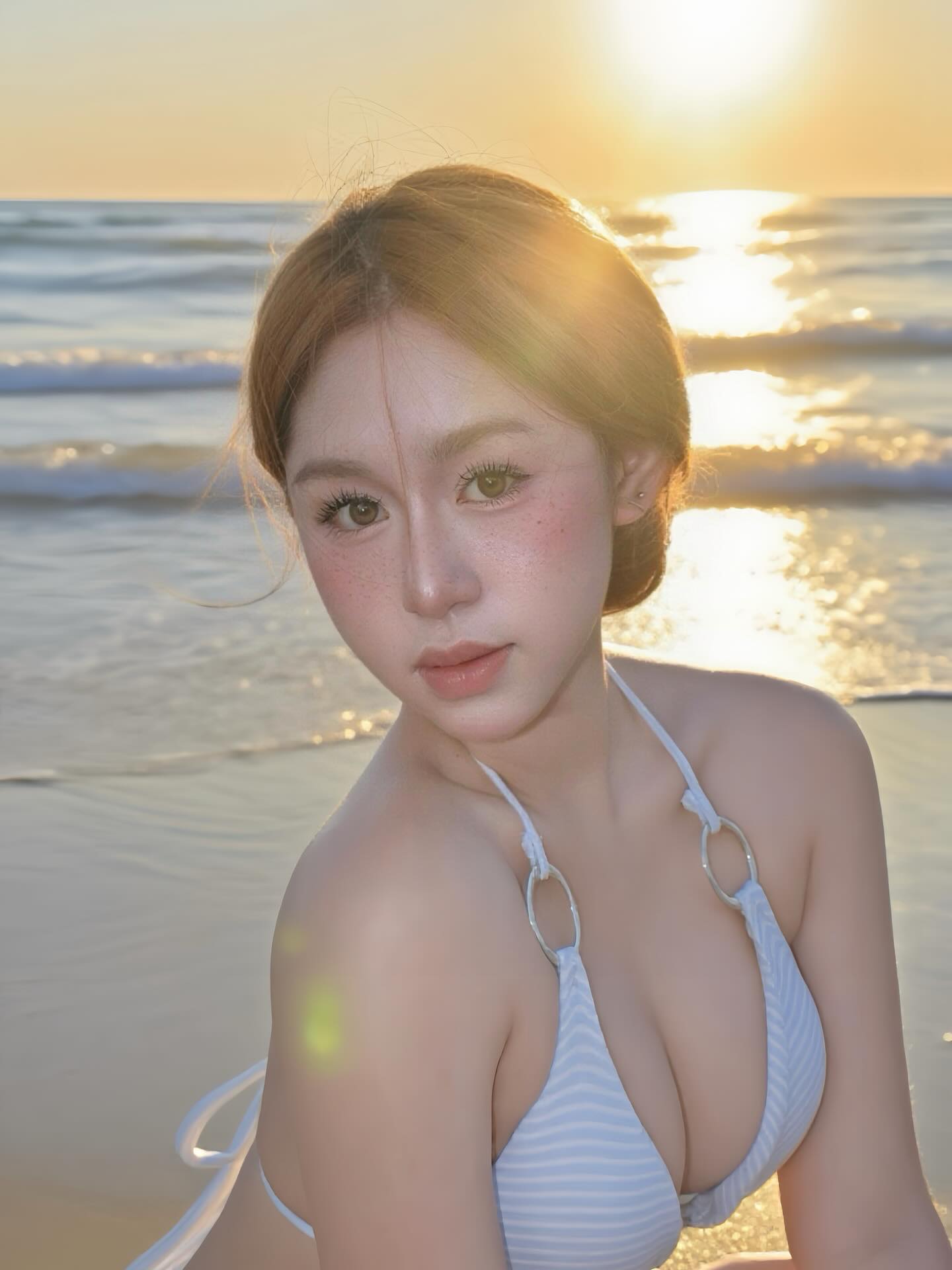 越南正妹辣秀「白嫩蜜桃」，前後都有「雪白肉肉」曲線太犯規！