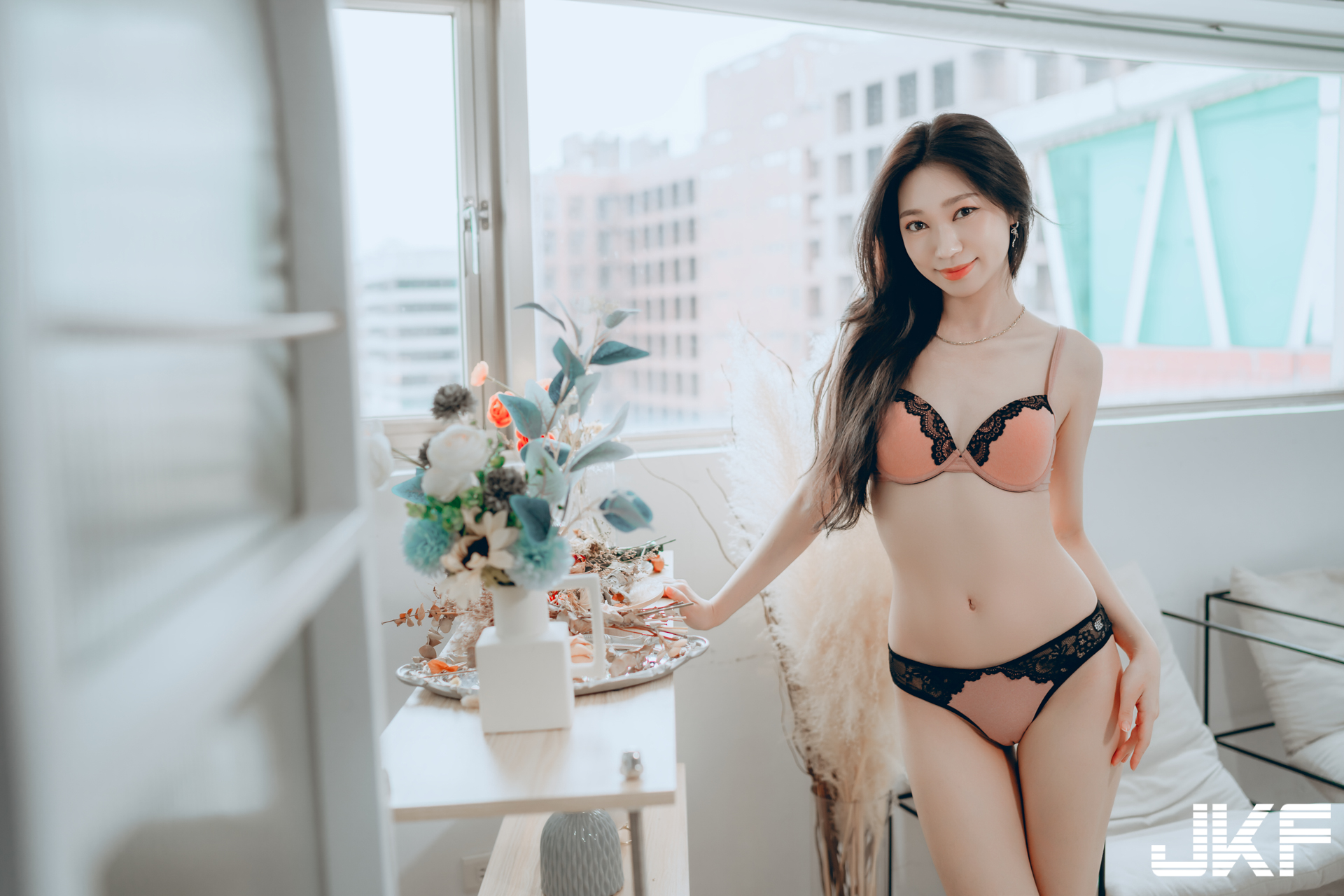 窈窕辣妹「張宴 Ziya」性感內衣誘惑！「拉扯小褲褲」畫面超撩人！