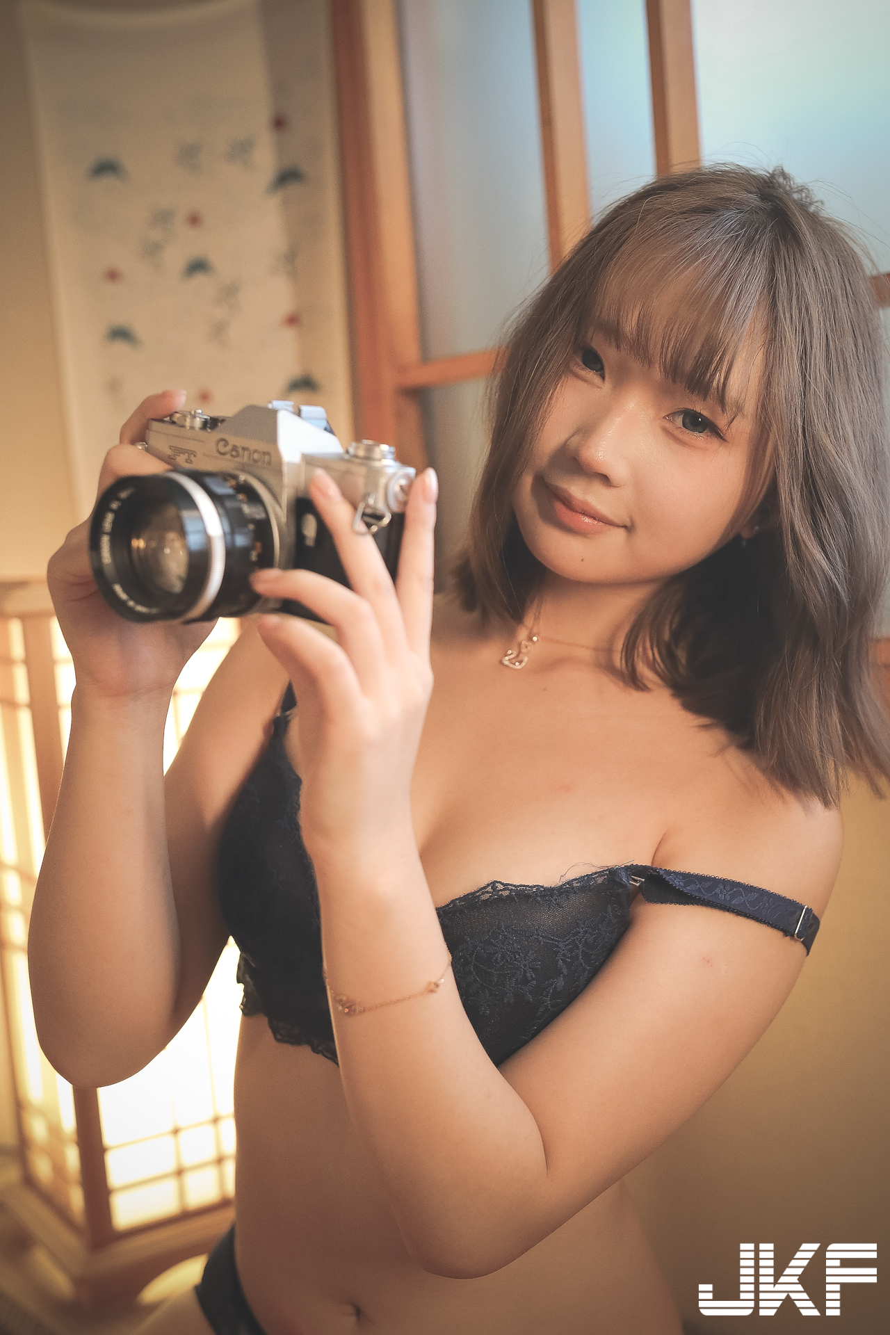 甜美女大生「牧牧」私下好火辣!爆乳內衣秀「白嫩美體」超撩人