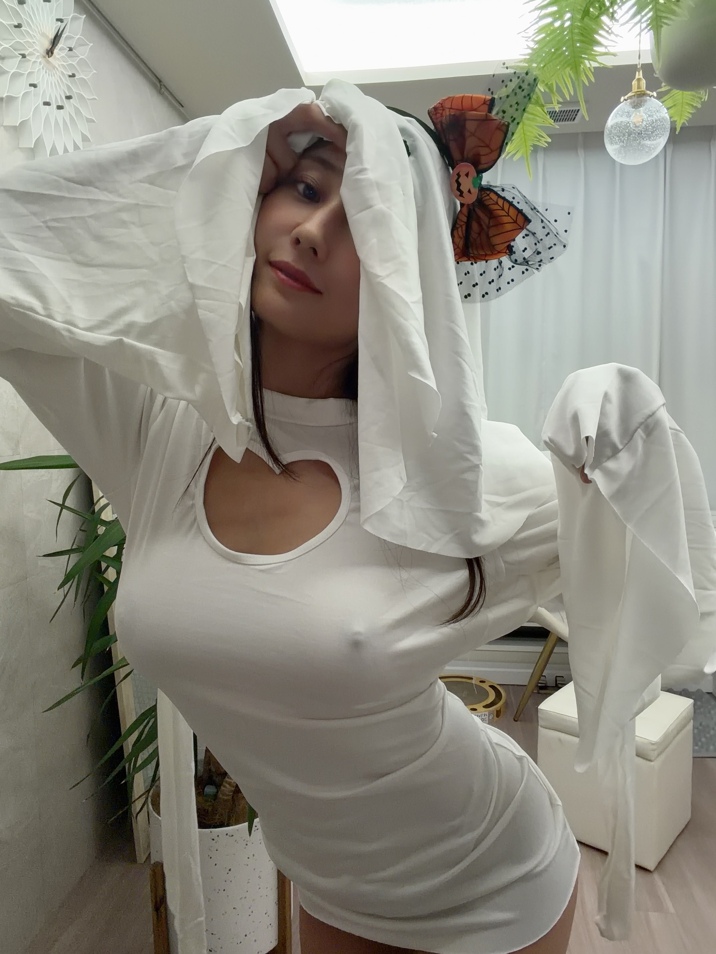 怎連萬聖節也在激凸！H奶網紅「macca」扮可愛鬼，有頭罩但沒奶罩！