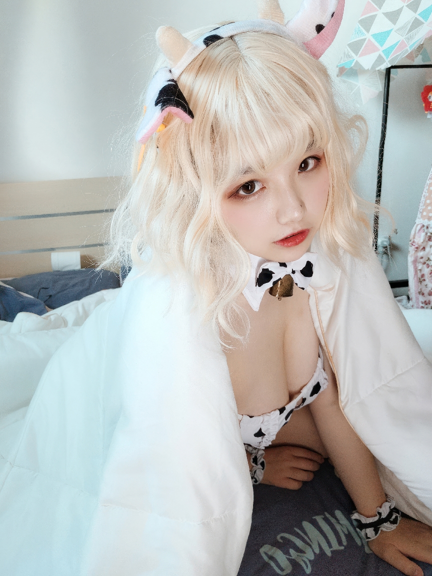Cosplayer-Ah-Ban-is-very-happy-today-cow-bikini-MissKON.com-042.jpeg