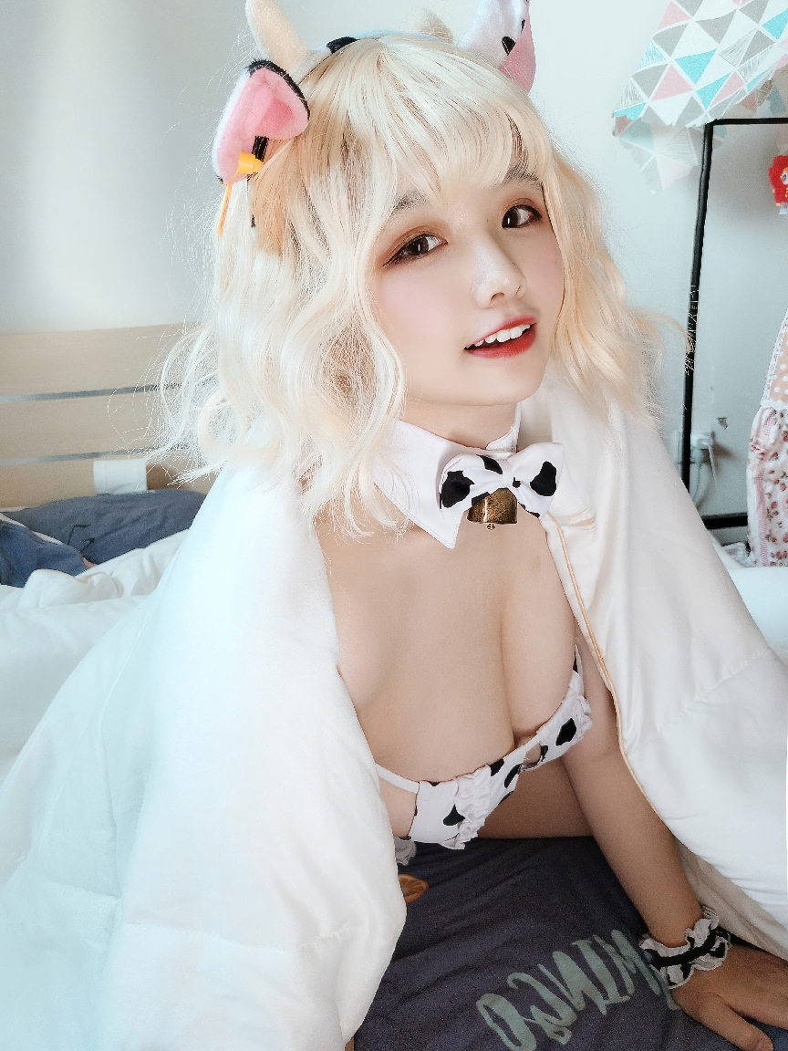 Cosplayer-Ah-Ban-is-very-happy-today-cow-bikini-MissKON.com-043.jpeg