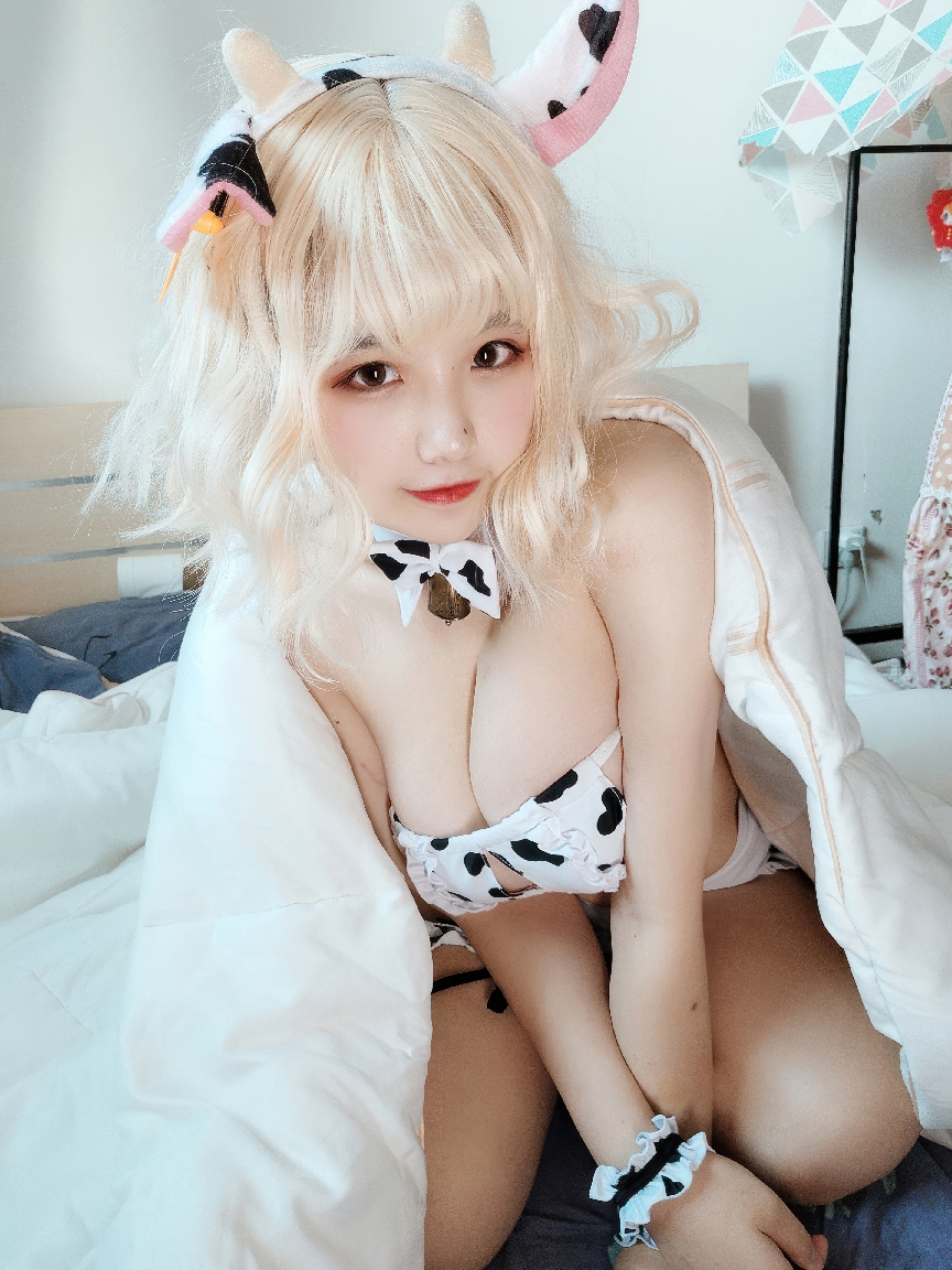 Cosplayer-Ah-Ban-is-very-happy-today-cow-bikini-MissKON.com-044.jpeg