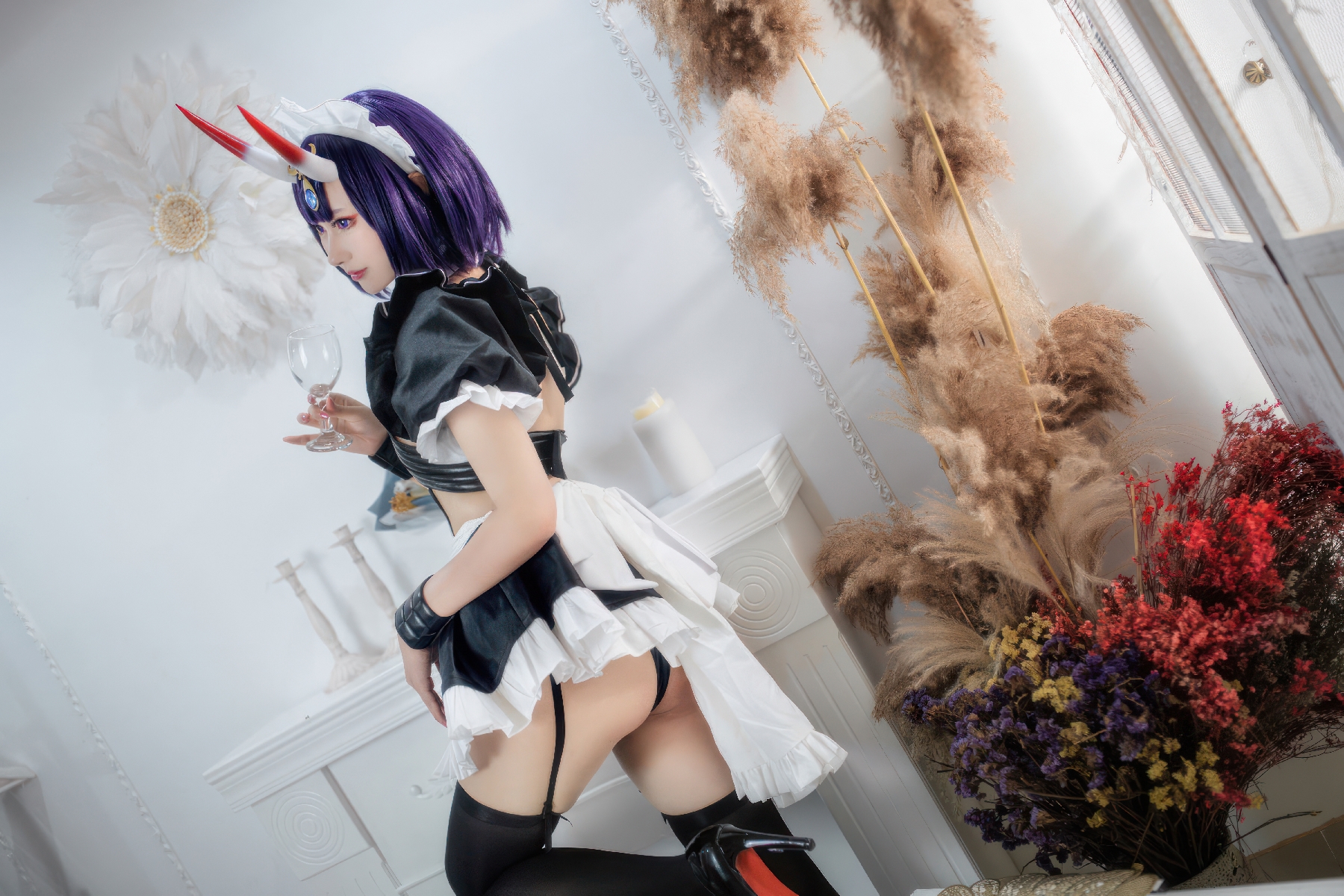 Cosplayer-Mimi-Hanyu-FGO-Drinking-girl-maid-MissKON.com-006.jpeg