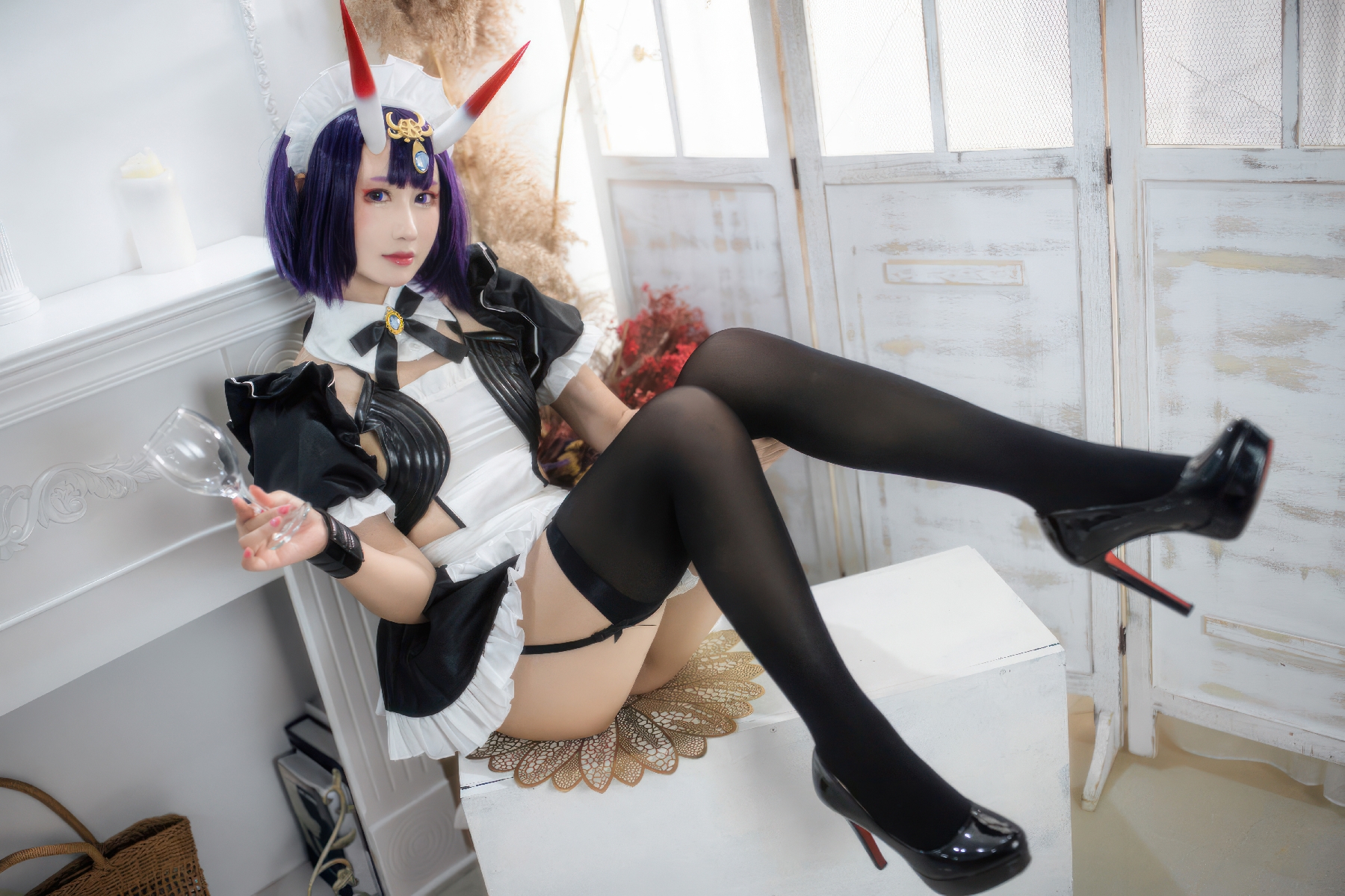Cosplayer-Mimi-Hanyu-FGO-Drinking-girl-maid-MissKON.com-015.jpeg