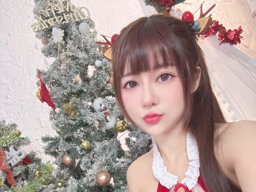 你喜歡紫色嗎？巨乳甜心「安希」紫色爆乳裝連發，兇猛穿搭根本不懼寒流！
