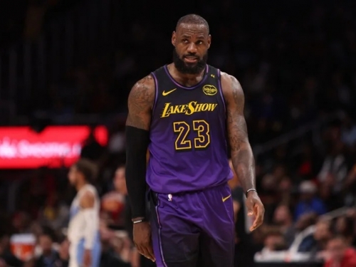 NBA》39分大三元生涯破4.1萬分 詹姆斯紀錄夜無奈又輸球