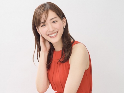 「國民女神」新作！綾瀨遙《是，我不會游泳》演出熱情游泳教練　甜美笑容再迷倒粉絲！