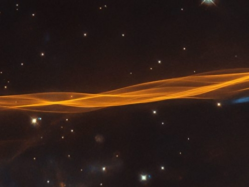 哈伯拍到超新星殘骸絕美照片