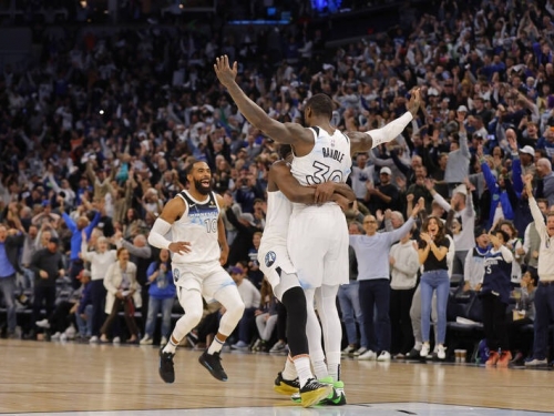 NBA》轉去灰狼後代表作 藍道絕殺三分射落太陽