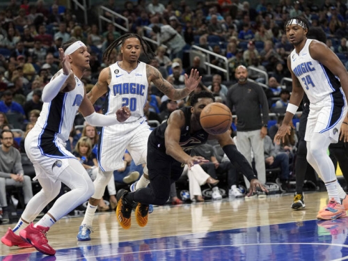 NBA》力拼附加賽席次！ 美媒曝前狀元恐成魔術交易籌碼