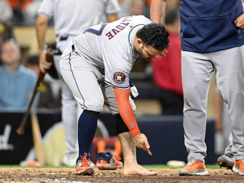 MLB》自打球被判出局氣到脫襪證明！ 太空人「阿土伯」遭驅逐出場