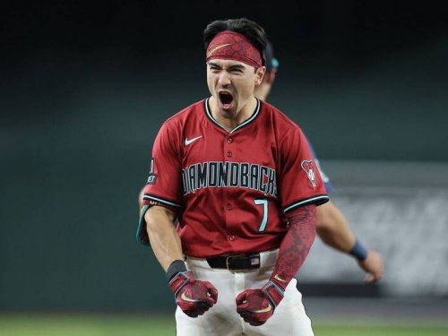 MLB》台美混血球星卡洛爾單場兩支三壘安 再秀超狂跑速！