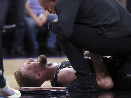 NBA》國王壞消息！ 沙波尼斯遭D.格林踩到挫傷、G3出賽成疑