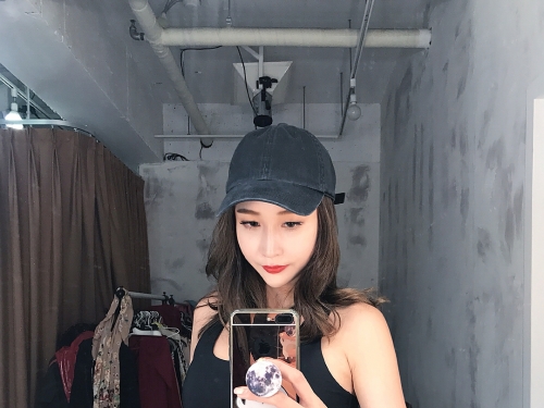 乳力發威！妹子霸氣外露「雙乳彈出」健身，凶狠程度讓人不敢直視啊！