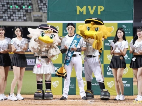 中職》「咖啡文」發完拿下MVP 吳念庭打前隊友郭俊麟覺得歹勢