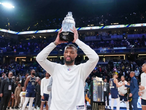 NBA明星賽》里拉德奪MVP一紀錄比肩喬丹 頒獎卻被球迷狂噓