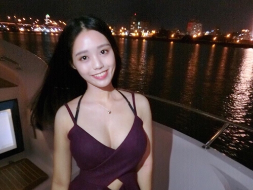 七股鹽山「E奶正妹」胸前山丘超搶眼！甜美酒窩迷死人．超想帶回家的女友類型！
