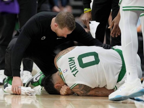 NBA》塔圖姆遭「墊腳」大翻船 球隊更新出賽狀態