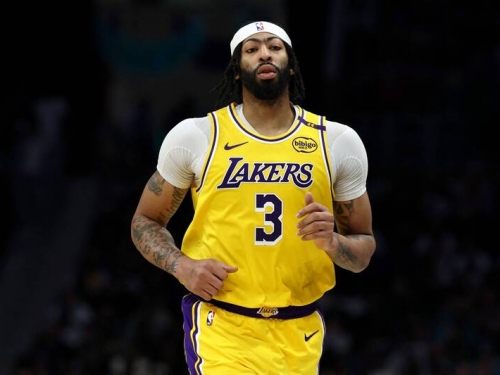 NBA》老闆珍妮巴斯爆料 AD在湖人不開心