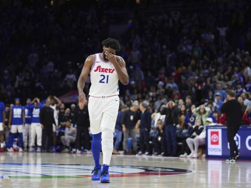 NBA》三分空檔不投、切入掉球成敗因 恩比德還遭自家球迷開噓