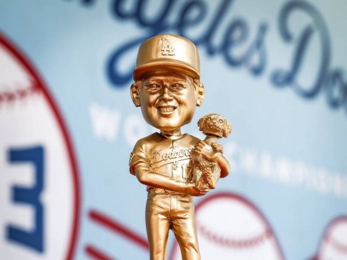 MLB》這是誰？大谷翔平金光閃閃公仔引熱議 球迷直呼：挺嚇人的...