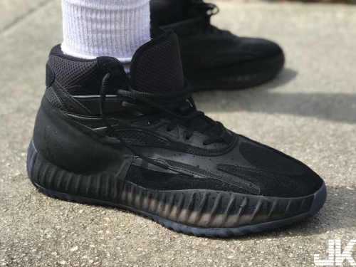 YEEZY 、Off-White平民版搶先看！今天絕對不能錯過的三雙超帥潮鞋！