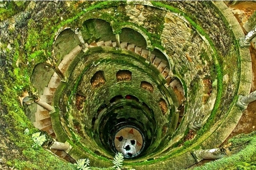 地平線下的倒塔！藏在地底下的奇特建築大揭秘