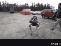 最新谷歌機器狗　示範影片慘被踢！不怕牠們起義嗎？