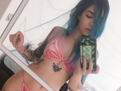 一個手滑…被看光啦！刺青妹「18+調情裸照」流出　粉絲快手瘋傳爆了