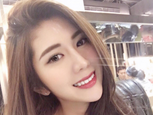 九頭身美女曬「逆天美腿」  穿紅比基尼..巨乳快蹦出來了！