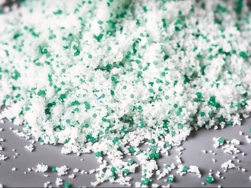 白色汙染無所不在，就連打開零食包裝也會產生塑膠微粒