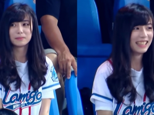 棒球場邊驚見「超正女球迷」害羞表情讓人秒戀愛　無法專心看球賽啦！