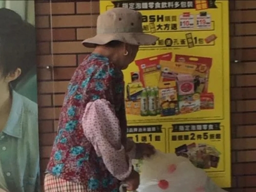 他請撿回收嬤喝飲料「真相曝光慘打臉」！他嘆：小丑是我