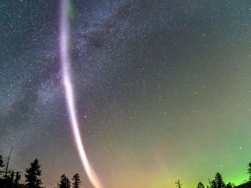 來自地獄的弧光？北極出現神秘現象，歐空局派衛星穿越調查