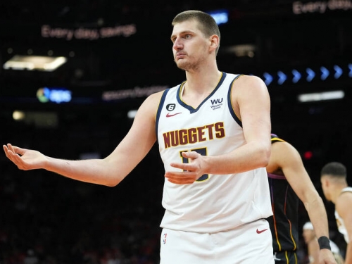 NBA季後賽》如何守住場均30分大三元的約基奇？ 湖人主帥：綁架他