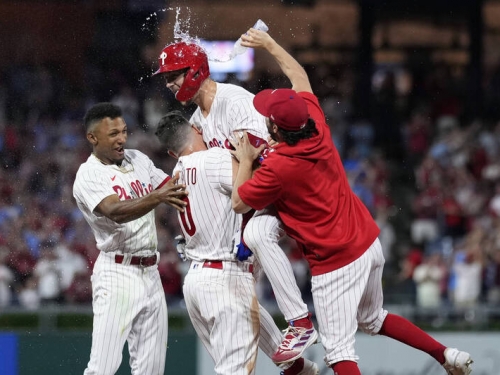 MLB》95億的價值！ 透納再見安打助費城人逆轉巨人
