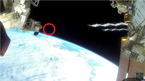 NASA隱瞞幽浮？拍到神祕飛行物閃過　太空站直播秒斷訊