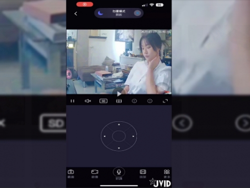 黑絲女秘書上班DIY　誇張行徑全遭監視器錄下…老闆看畫面越看越嗨