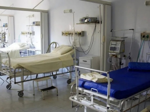 20歲鮮肉被騙到醫院！醒來驚覺「那根慘被切」遭變性 下秒男友人床前逼婚