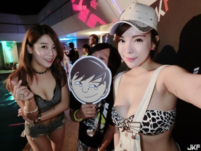 JKF空中VIP泳池派對 // 直擊珍奶姐妹花現身泳池趴~