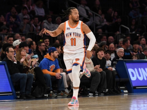 NBA》肩傷無阻布朗森44分瘋狂演出！希波鐸：這就是他比賽美妙之處