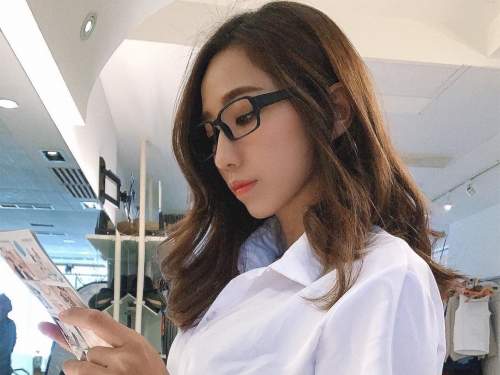 籃球少女「張宇婷」衣服拉下來也有兩顆球　一次運三顆帶球走步犯規了