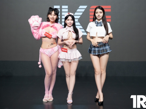 性感女神「余納斯」TRE尺度大突破！雪乳美腿配蜜桃看到就賺到！