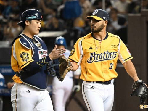 中職》新洋投黃博多昨「開箱」 平野惠一給予評價