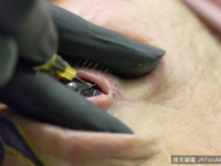 骸人眼球刺青，就像惡魔化身把靈吸走