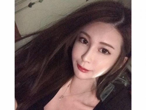 電眼「超甜直播主」！看她打遊戲是種享受，「絕美顏值」畫面變好舒壓！