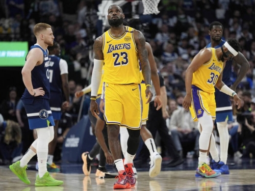 NBA季後賽》太苦！40歲詹姆斯轟38分創紀錄 湖人卻輸球