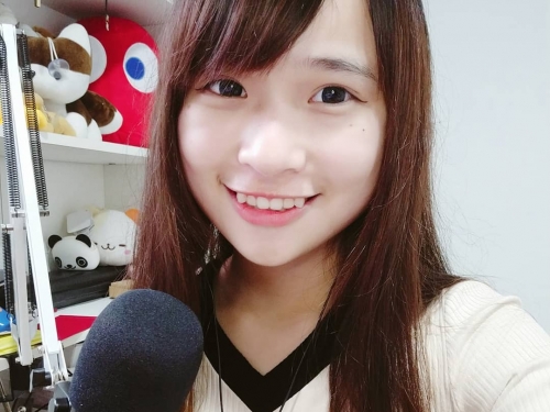 童顏乳牛妹「牛牛」甜萌氣直讓人融化　豐滿上圍感覺產量很大！